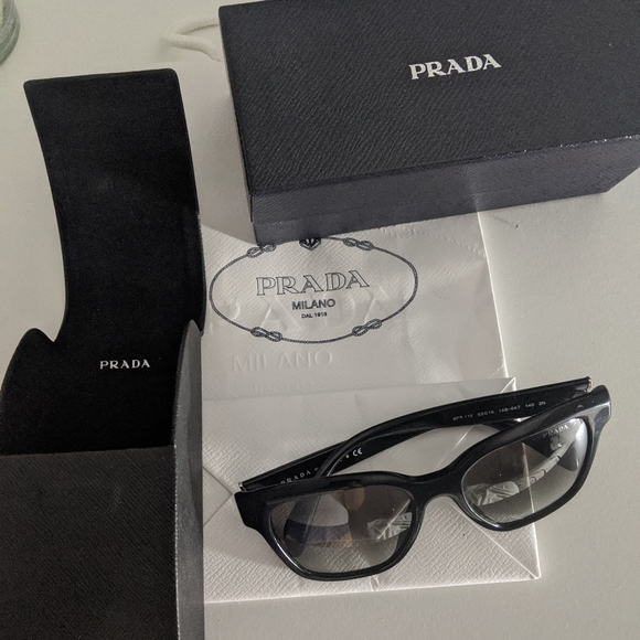 Prada sunglasses - Picture 1 of 5